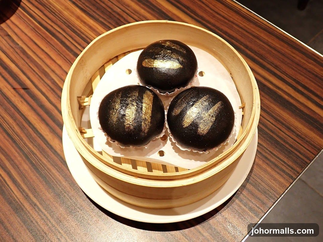 Steamed Dumplings in Bamboo Steamer
