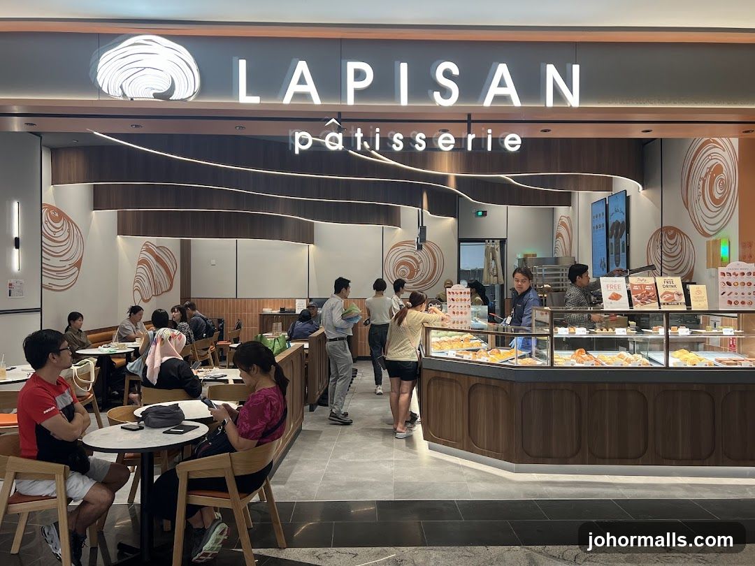 LAPISAN patisserie interior