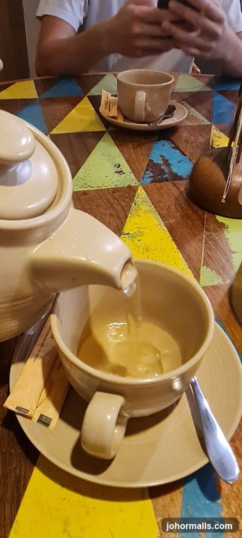 Tea pouring at a café