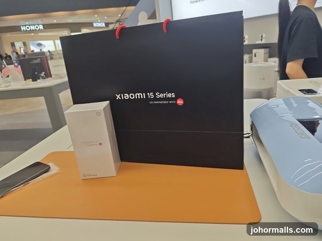 Xiaomi 15 Series Product Display