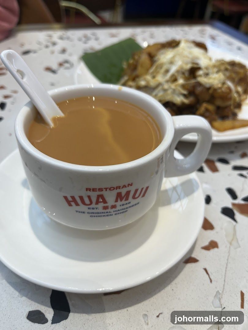 Coffee cup with "Restoran Hua Mui" logo
