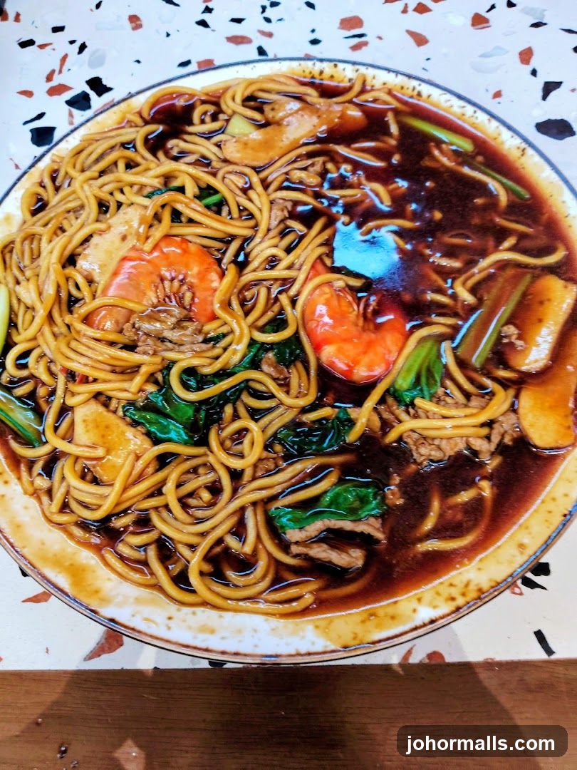 Noodles with Shrimp and Beef