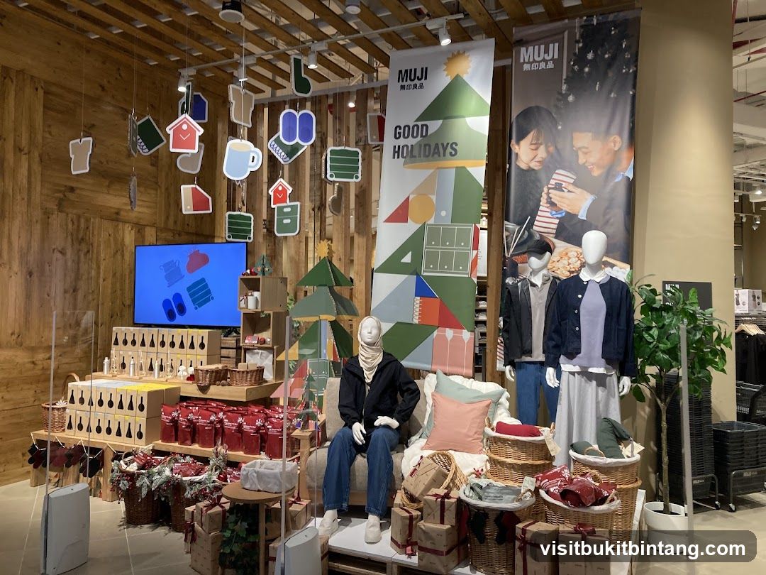 MUJI Holiday Display