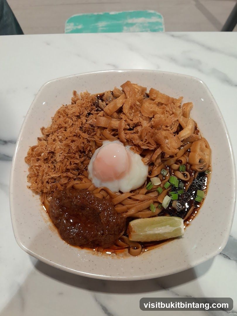 Noodles with Egg and Toppings