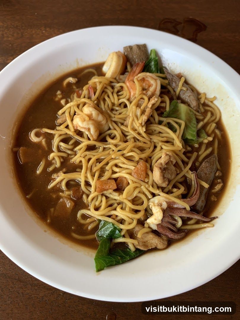 Noodles with Seafood and Meat
