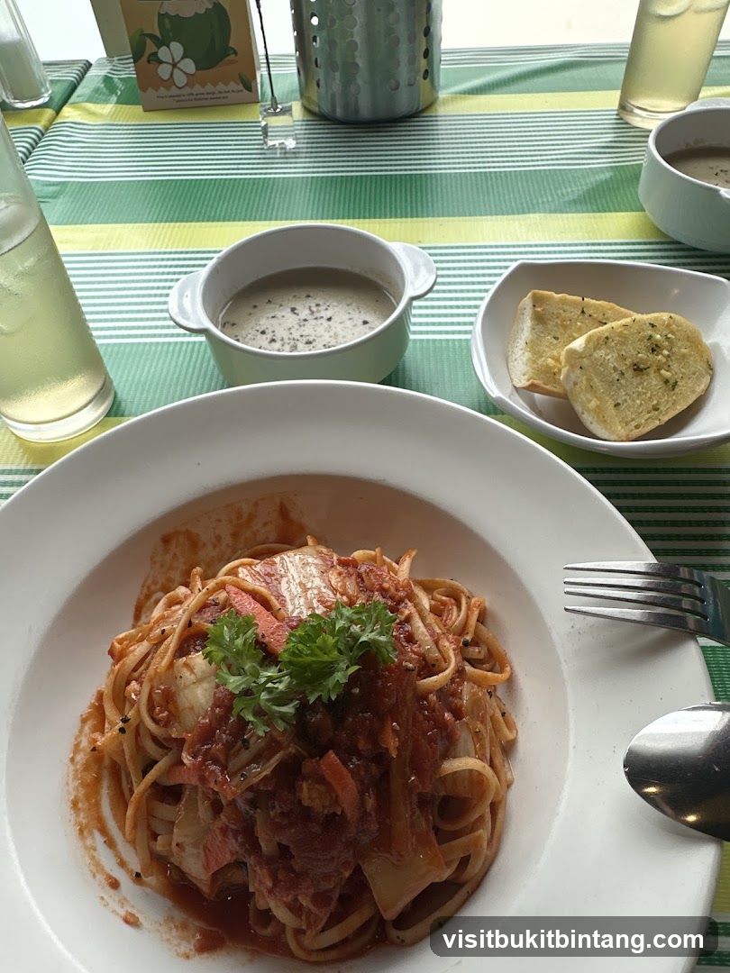 Pasta with Tomato Sauce and Garlic Bread