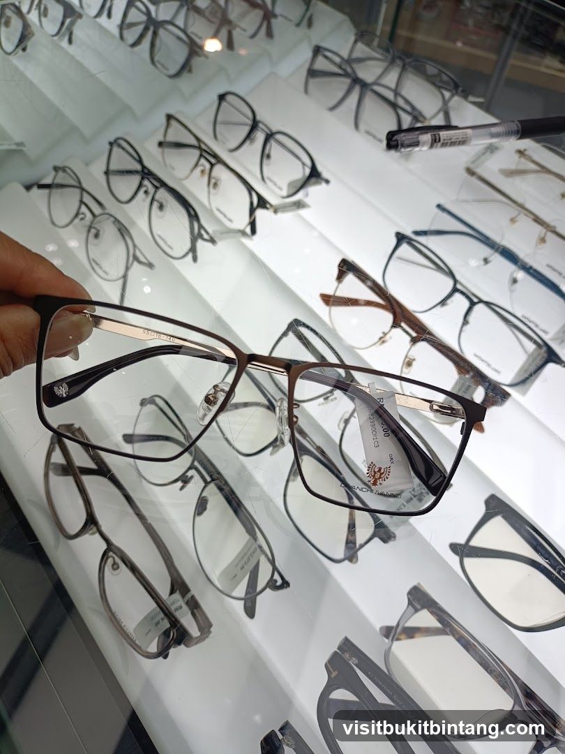 Eyeglasses Display