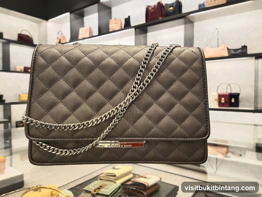 Quilted Handbag with Chain Strap