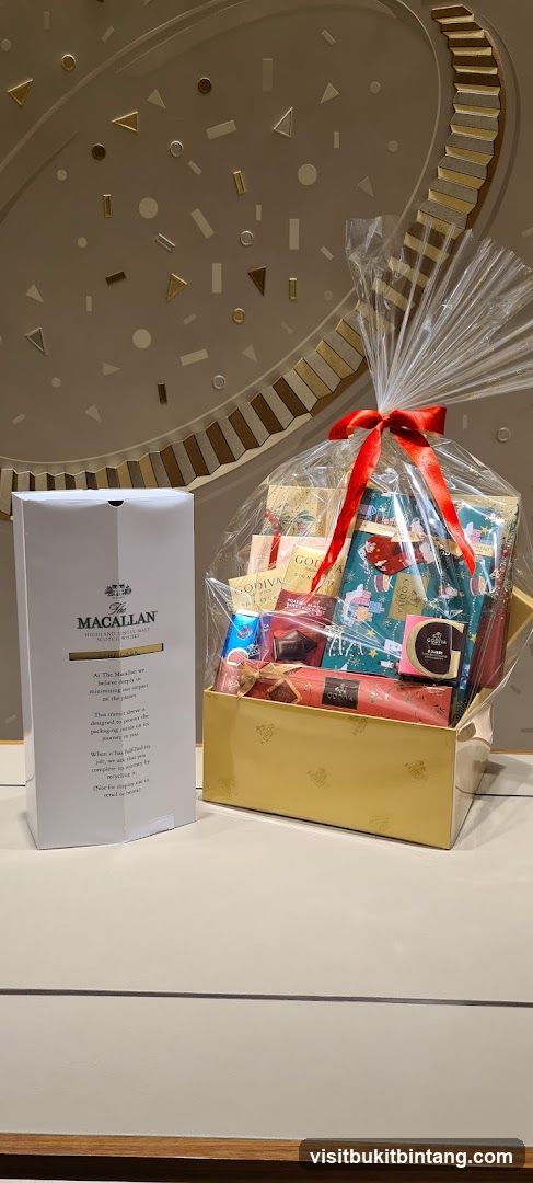 Gift basket with Macallan whisky box