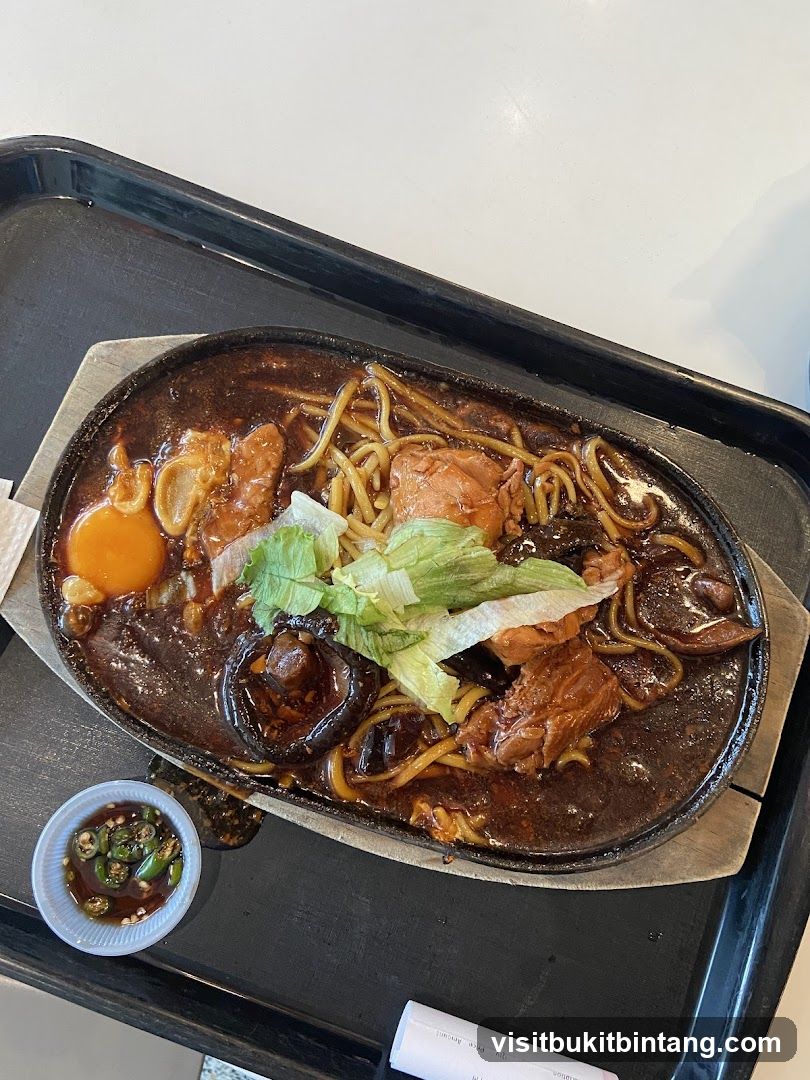 Sizzling Noodles with Chicken and Egg