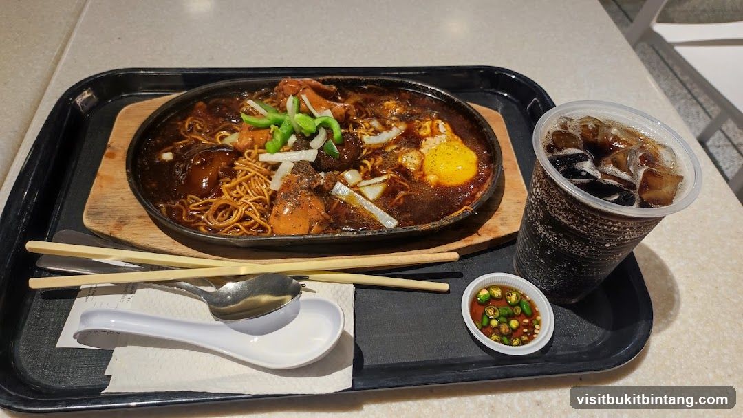 Sizzling Noodles with Egg and Drink