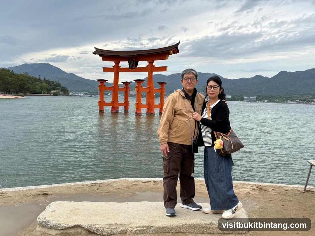 Couple at Itsukushima Shrine