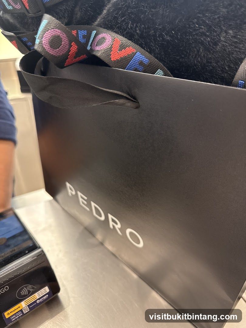 Shopping Bag with "PEDRO" Logo