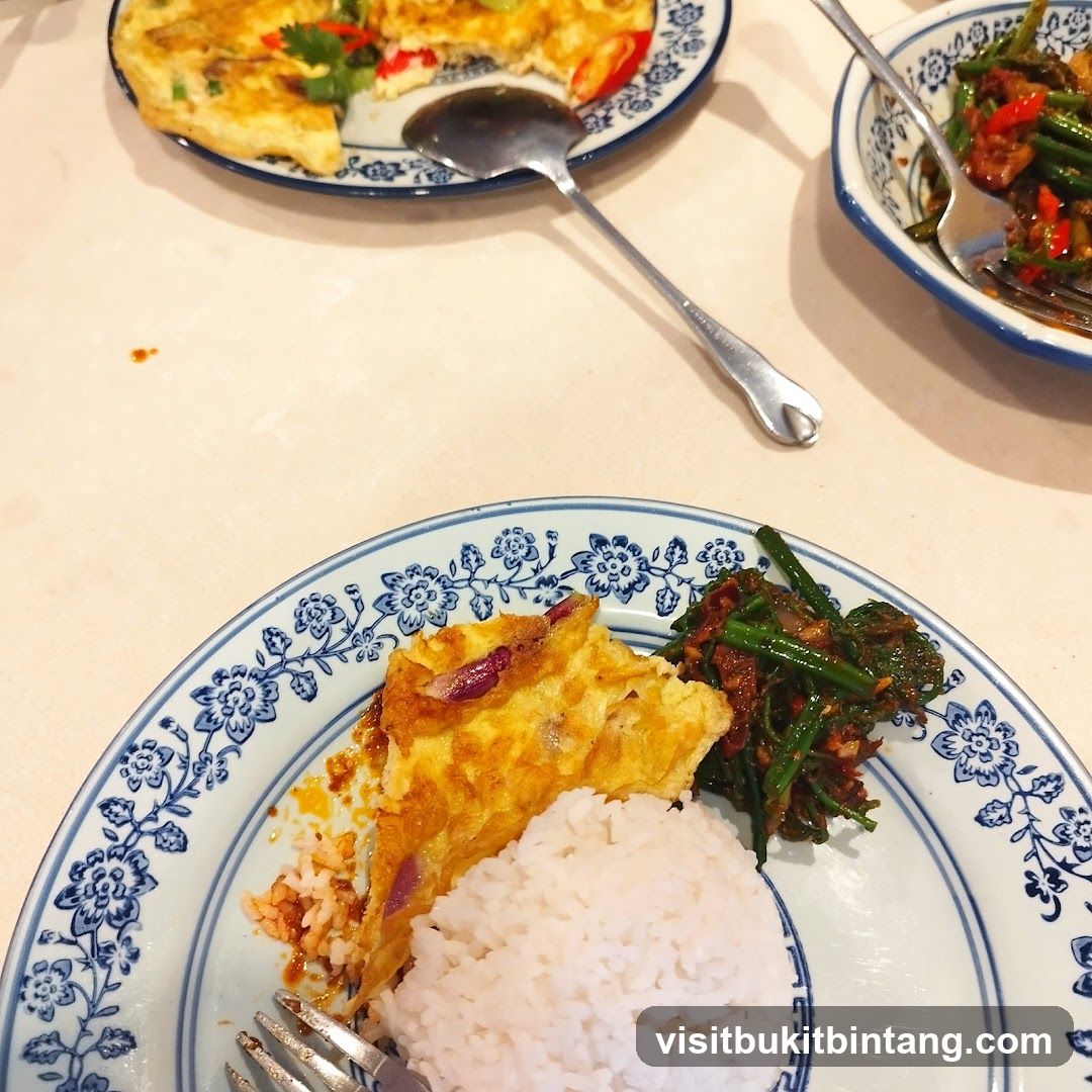 Omelette and Vegetables with Rice
