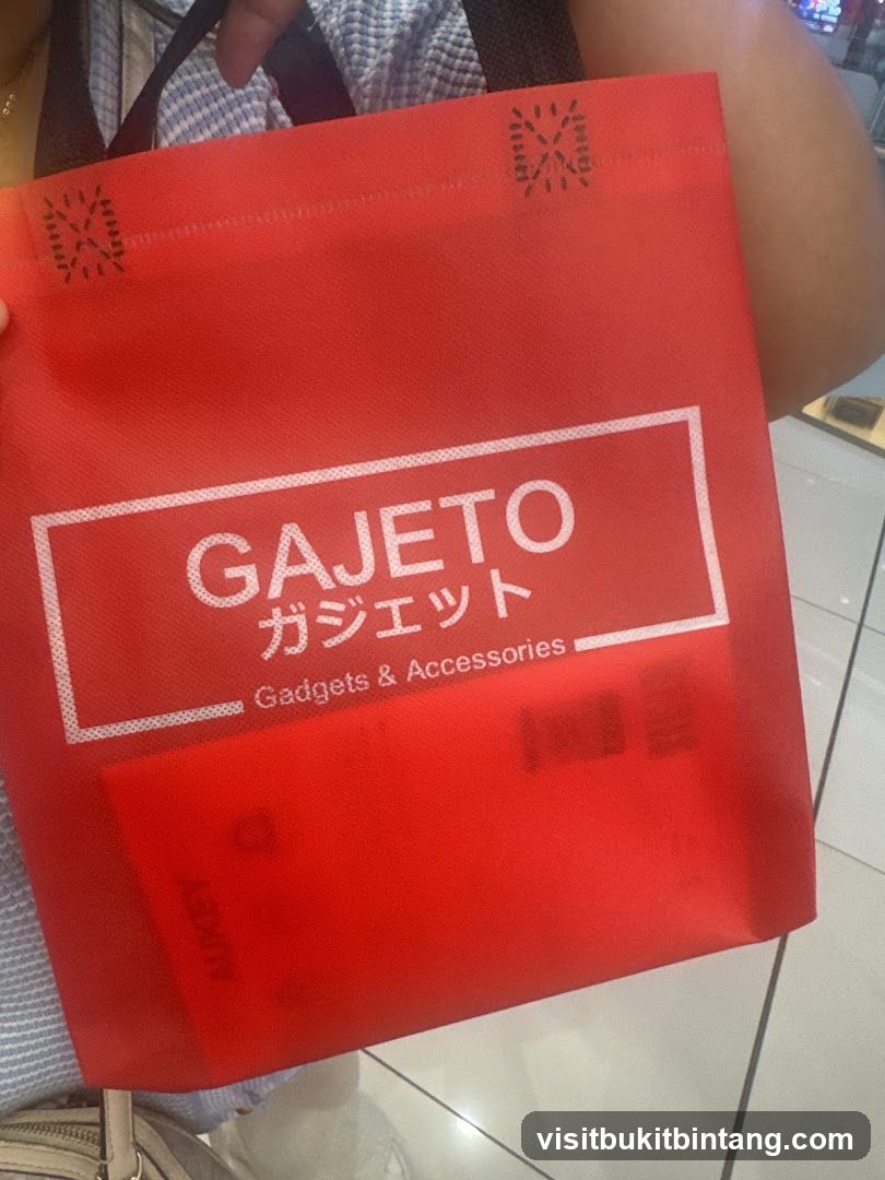 Red Shopping Bag with "GAJETO" Logo