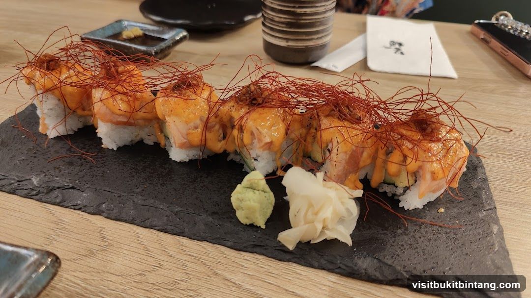 Spicy Salmon Sushi Roll