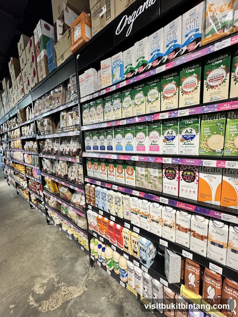 Dairy and Plant-Based Milk Aisle