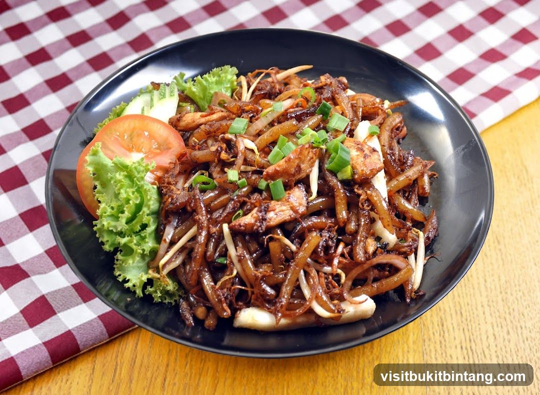 Stir-fried noodles with chicken and vegetables