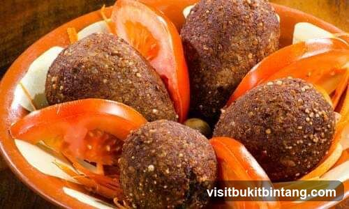 Kibbeh with Tomatoes