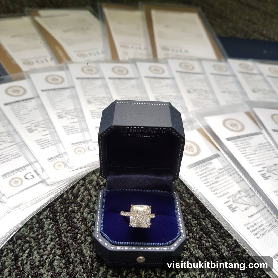 Diamond Ring with GIA Certificates