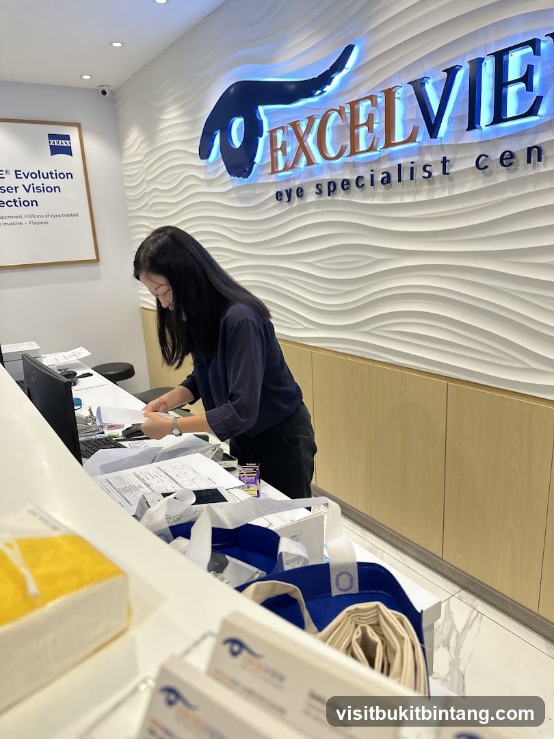 Eye Specialist Center Reception