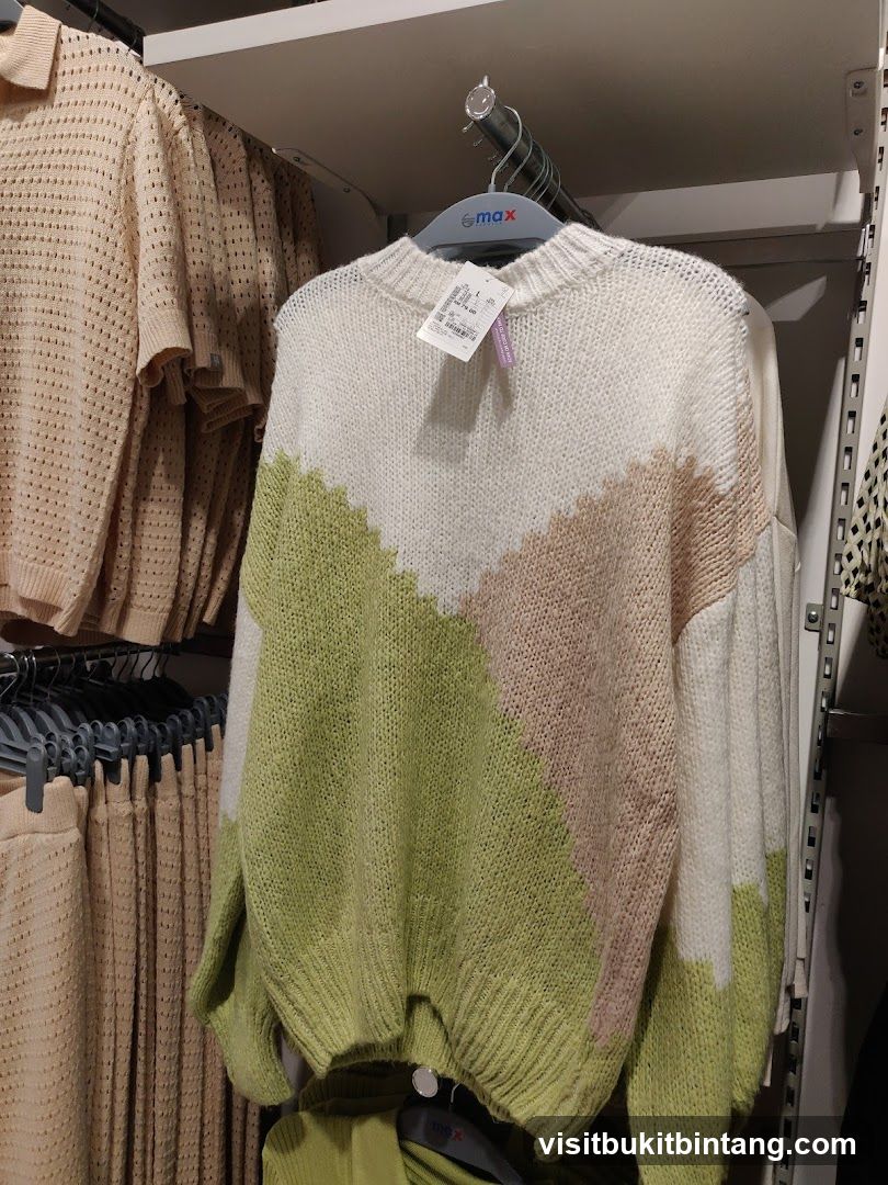 Knit Sweater with Color Block Design