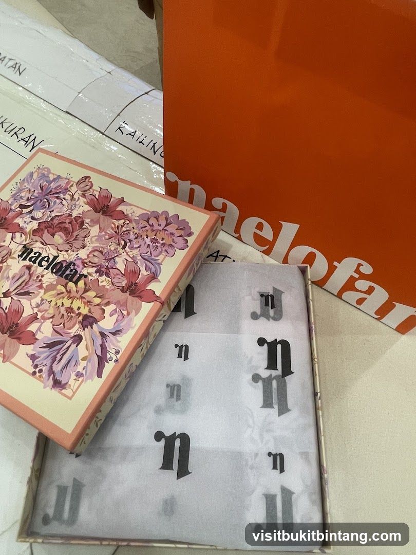 Maelofarf Gift Box and Bag