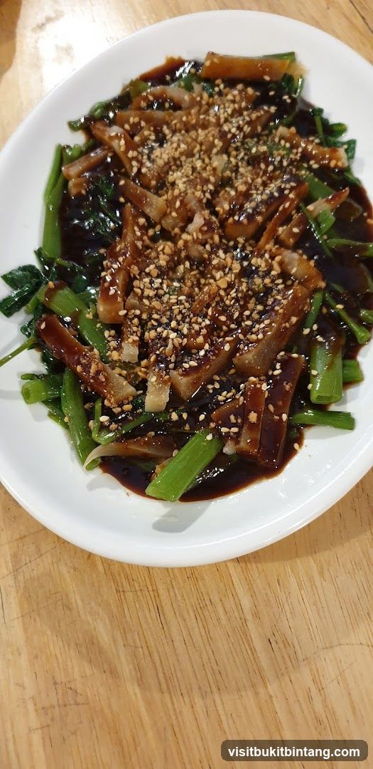 Sauced Vegetable Dish with Sesame Seeds