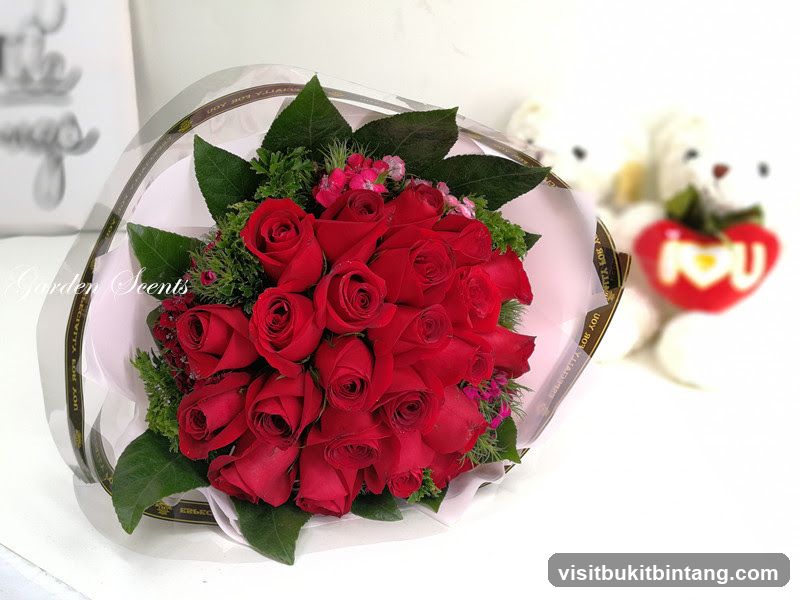 Bouquet of Red Roses