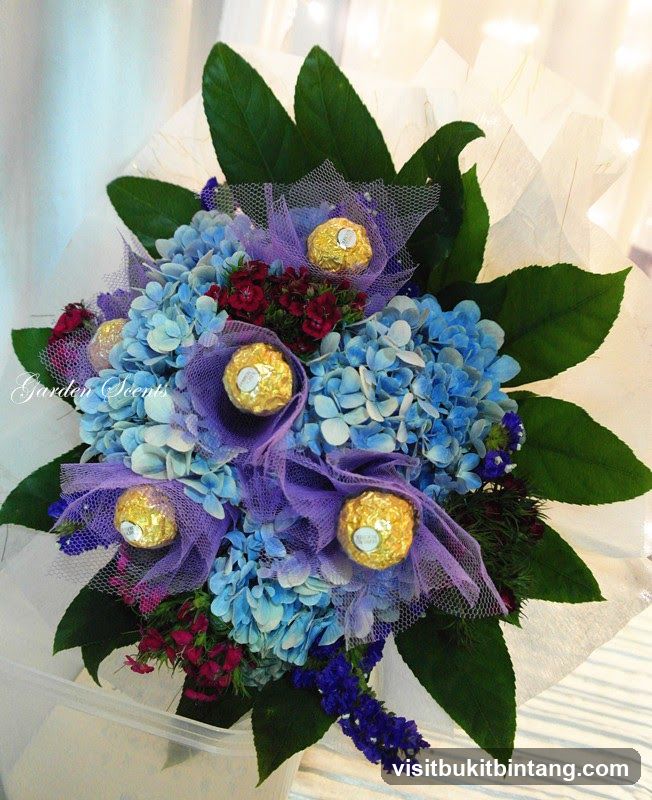 Bouquet with Ferrero Rocher Chocolates
