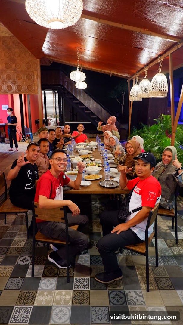 Group Dining
