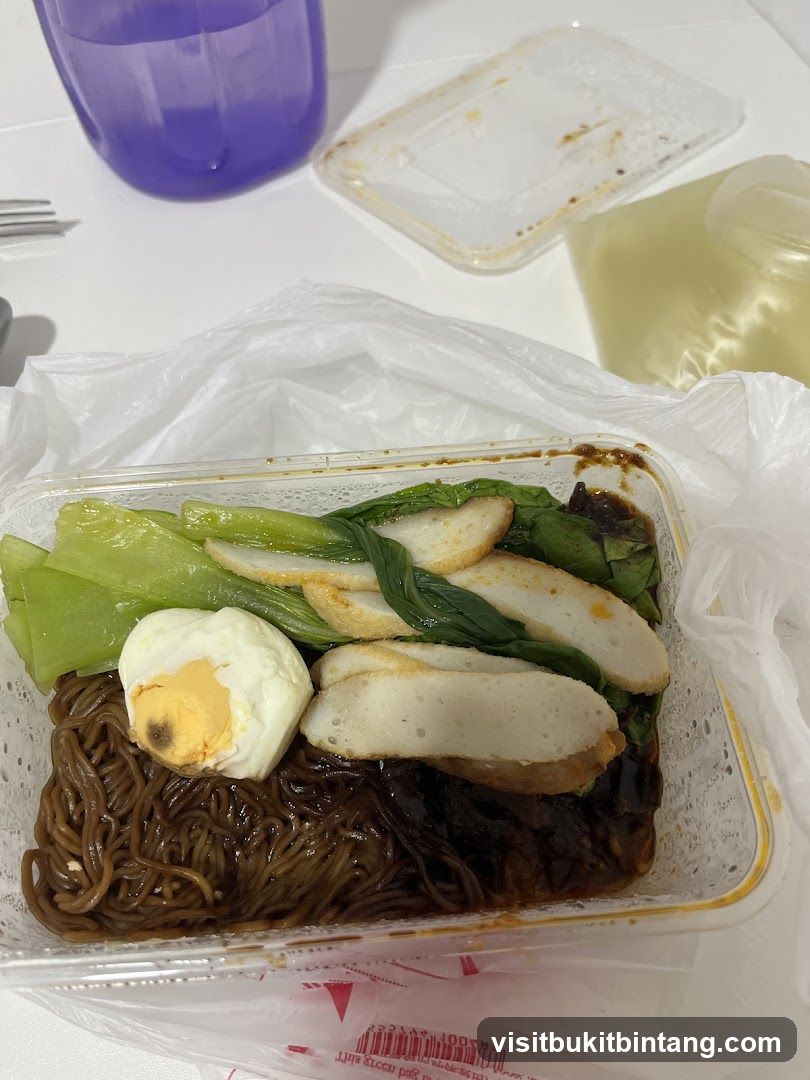 Noodles with Fish Cakes and Egg