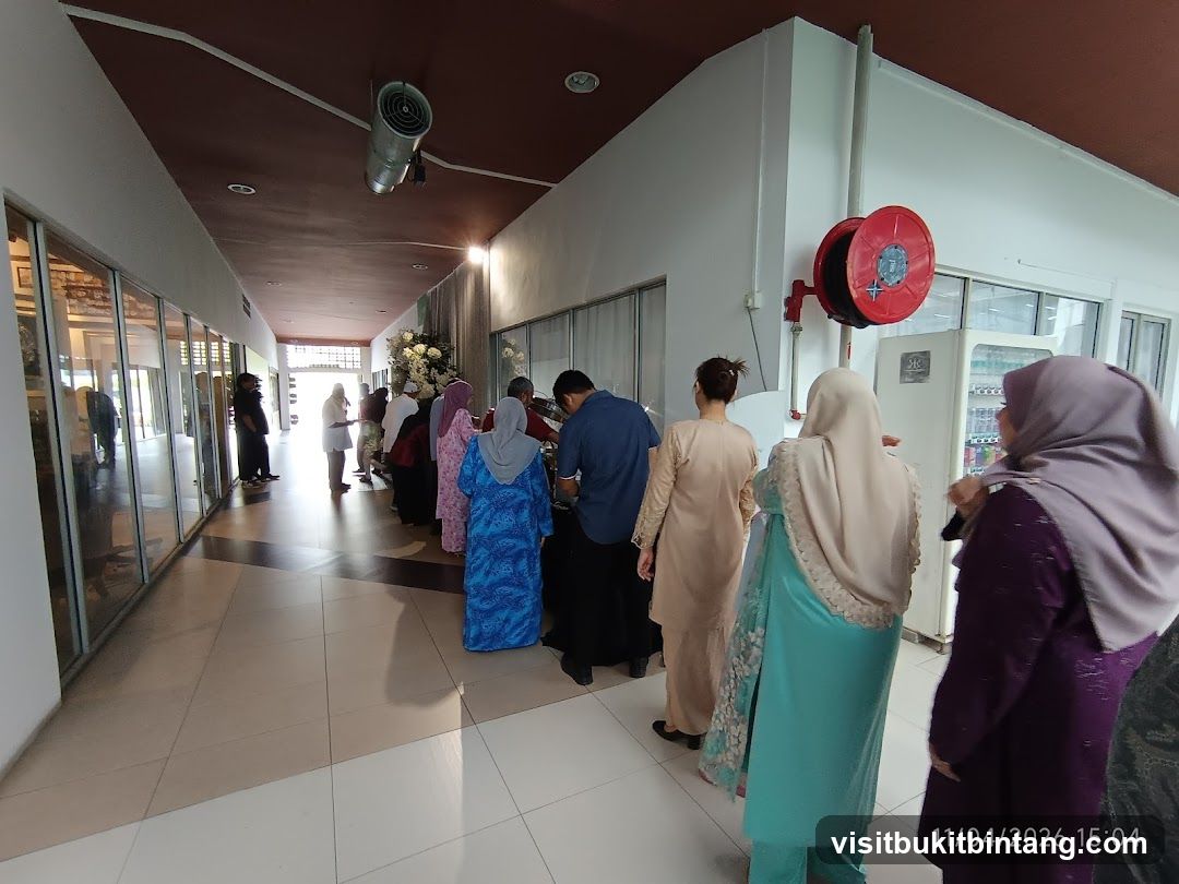 People queuing for food