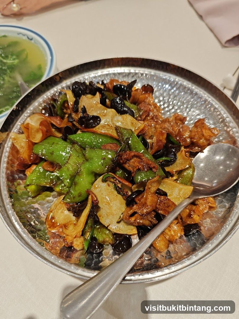 Stir-fried Dish with Peppers and Mushrooms