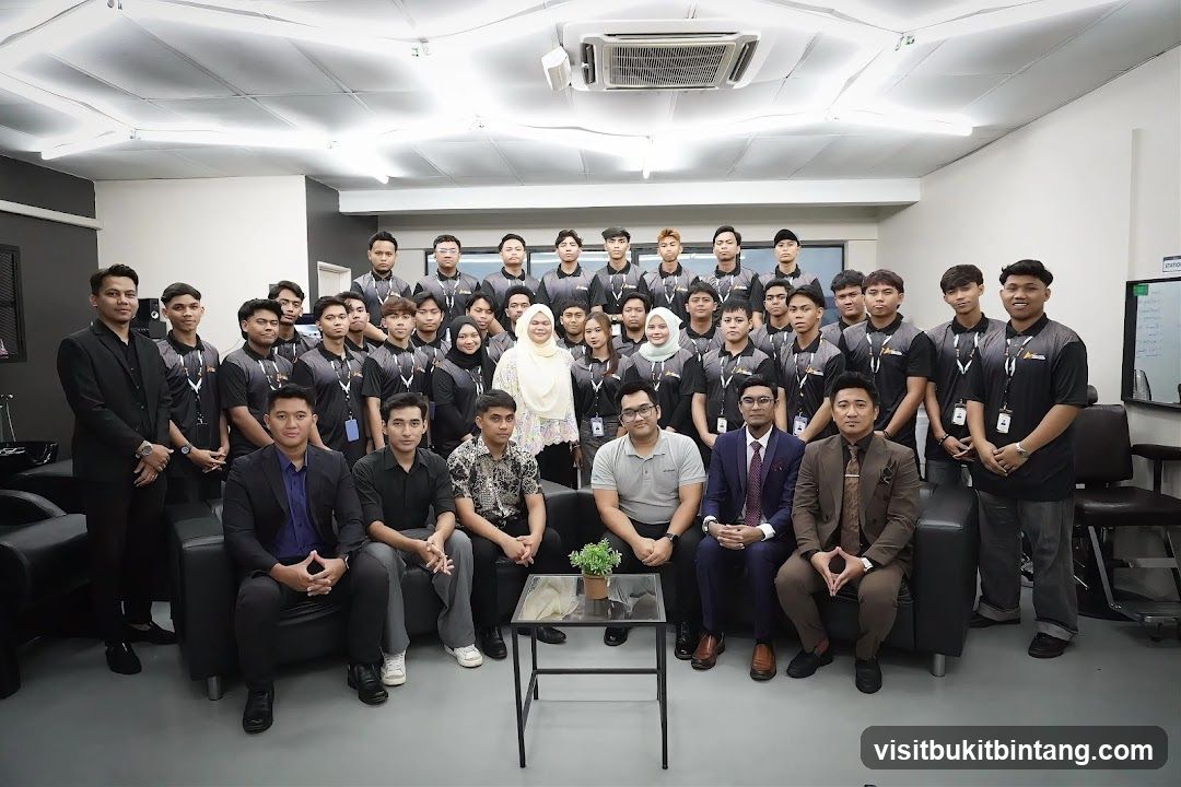 Group Photo of Students and Instructors