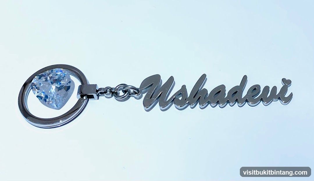 Personalized Keychain with Heart-Shaped Gemstone