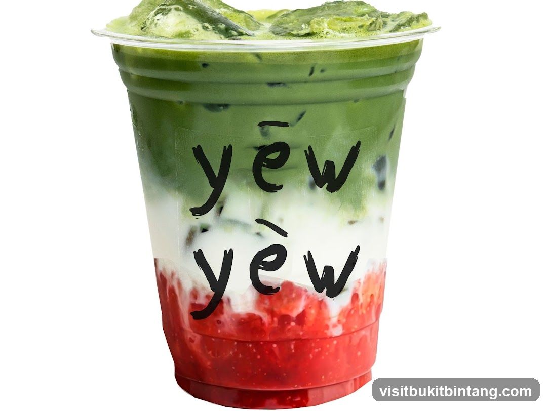 Matcha Latte with Strawberry Layer