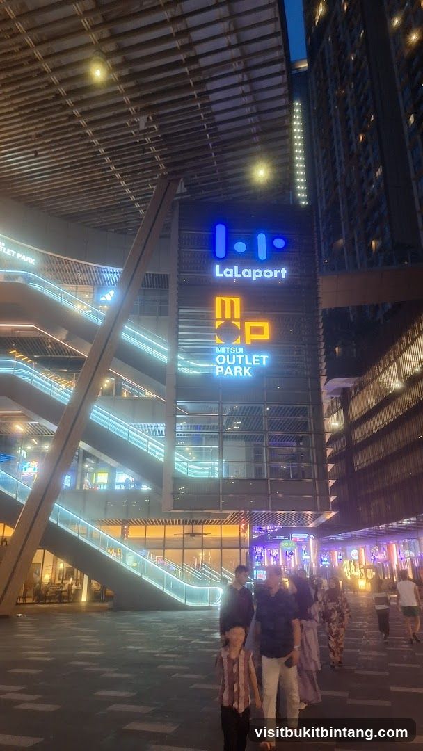 Lalaport Mitsui Outlet Park