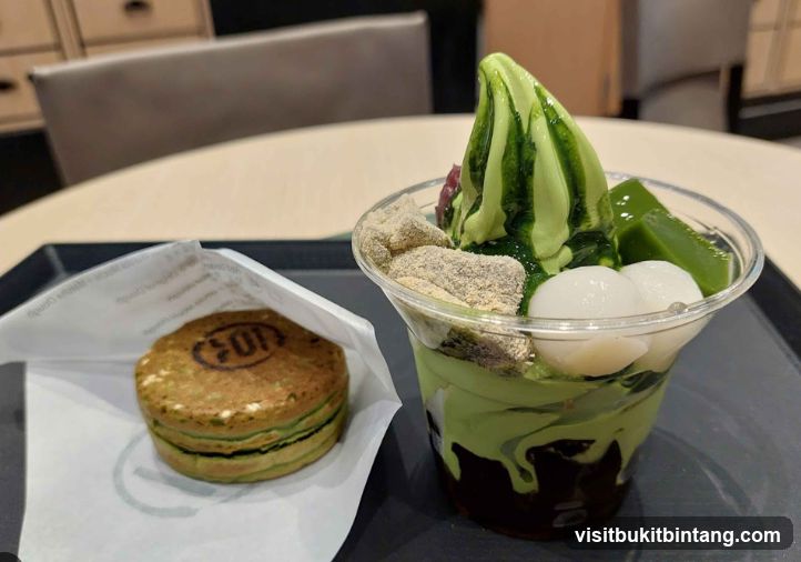 Matcha parfait and cookie