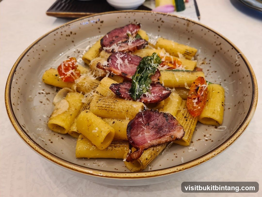 Pasta with Bacon and Tomatoes