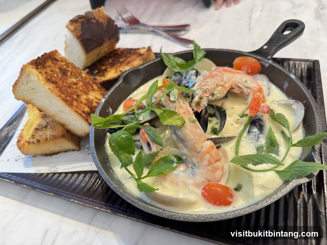 Seafood Stew with Garlic Bread
