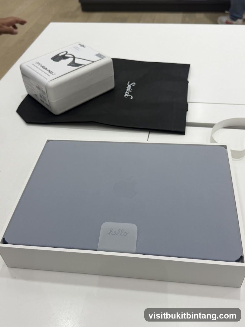 Apple Laptop and Accessories