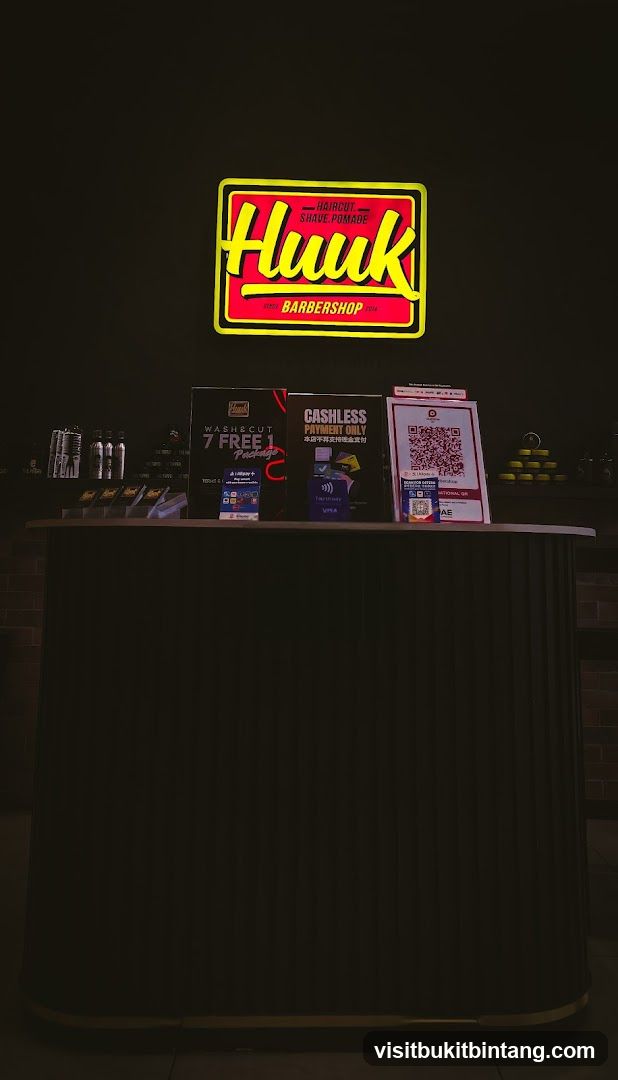 Huuk Barbershop Counter