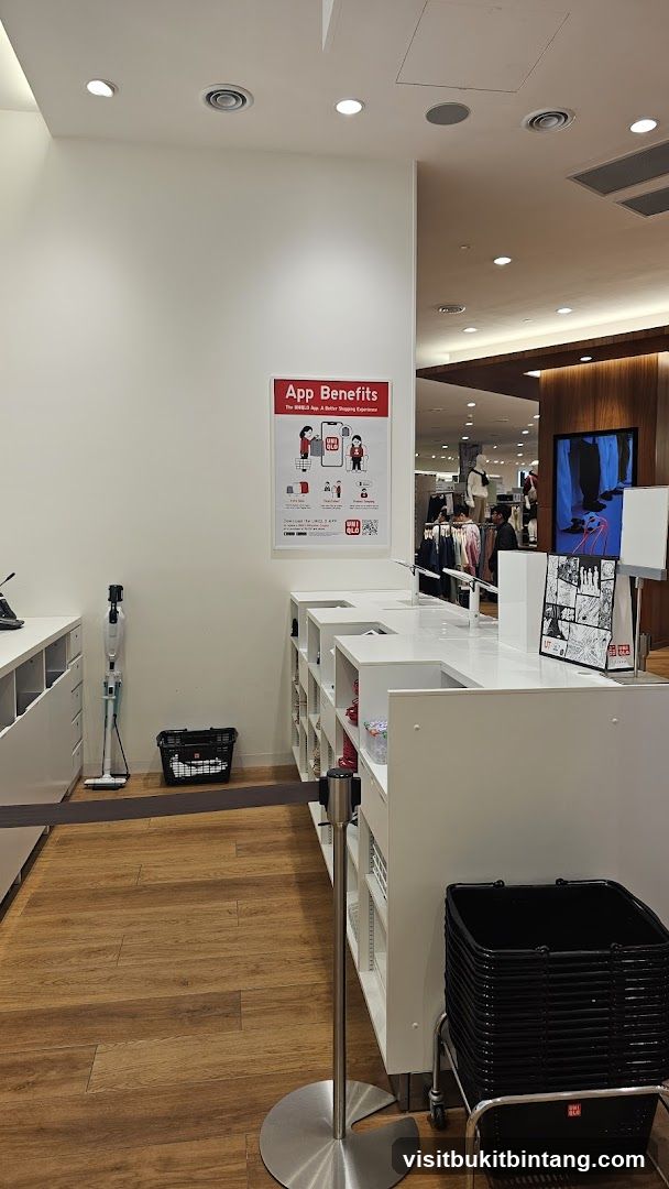 UNIQLO App Benefits Poster