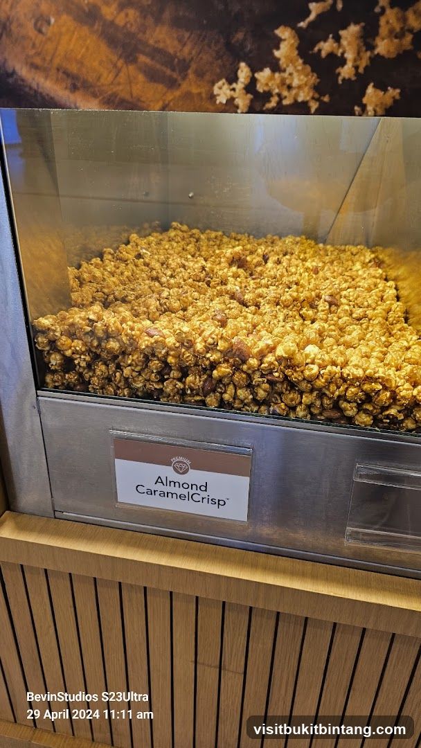 Almond Caramel Crisp Popcorn