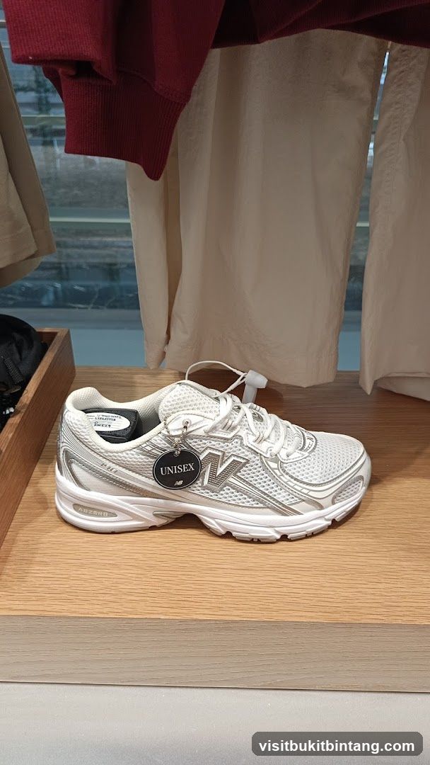 New Balance Sneaker