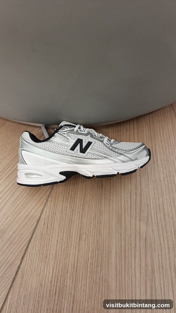 New Balance Sneaker