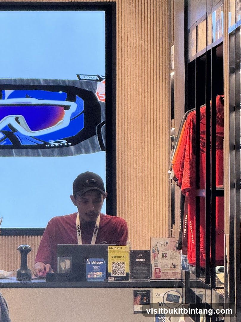 Store Counter with Employee