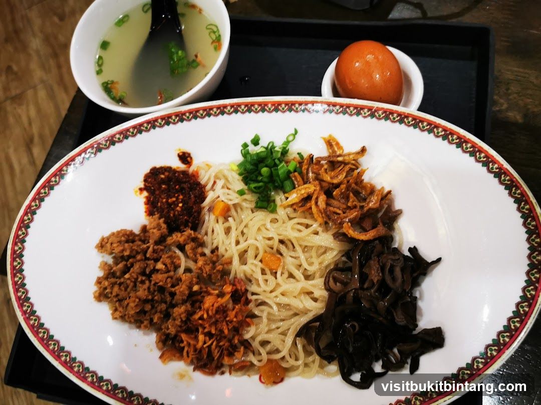 Noodles with Toppings
