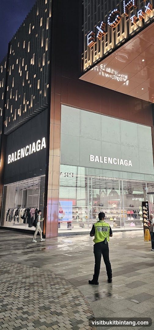 BALENCIAGA